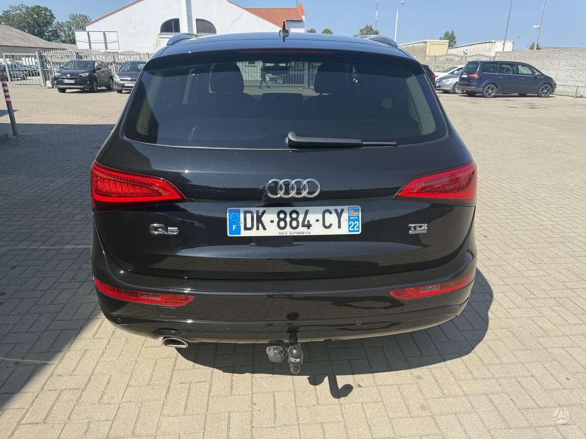 Audi Q5, 2.0 l., off-road / crossover