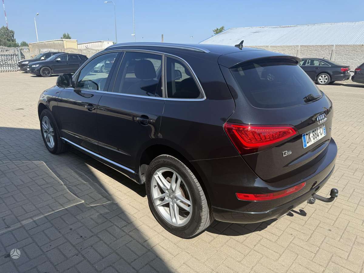 Audi Q5, 2.0 l., off-road / crossover