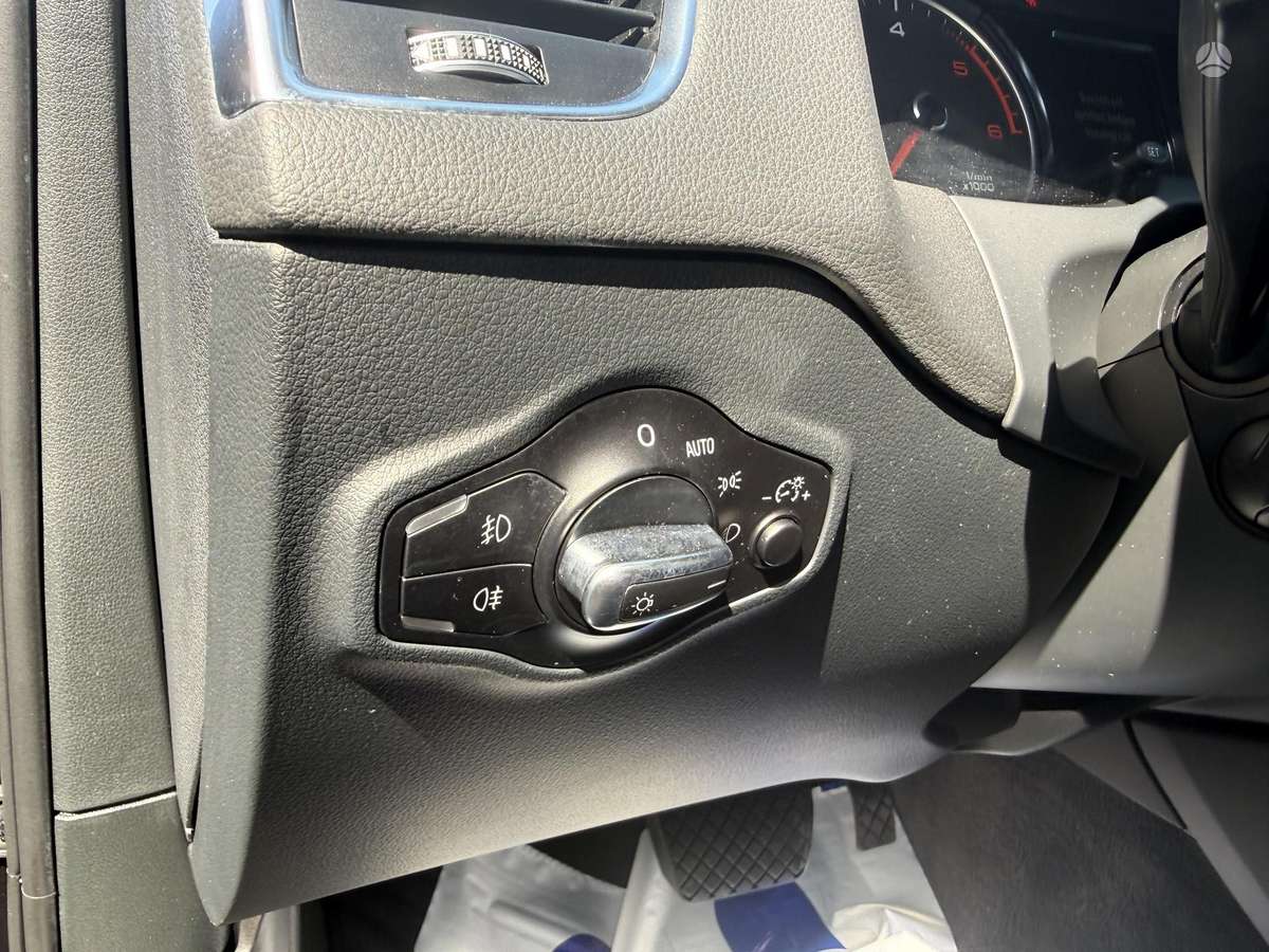 Audi Q5, 2.0 l., off-road / crossover