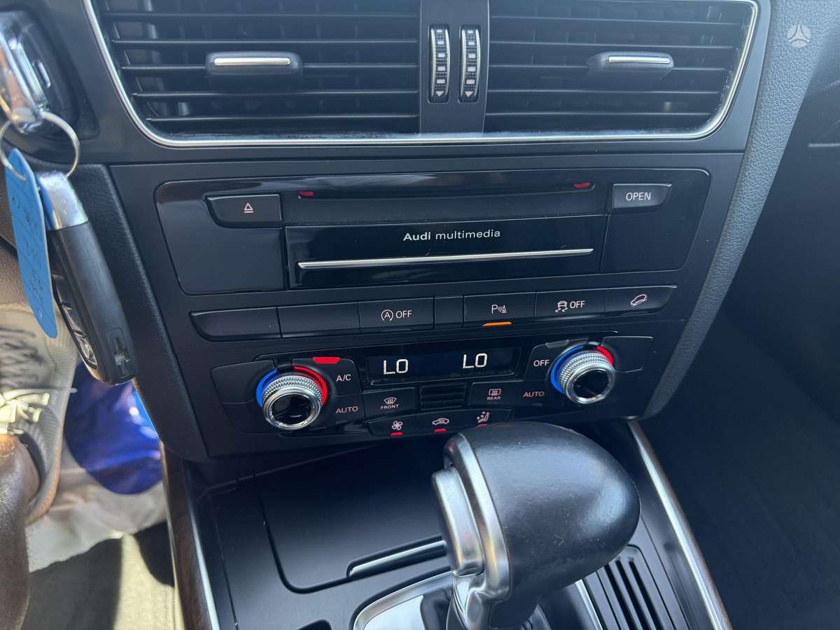 Audi Q5, 2.0 l., off-road / crossover
