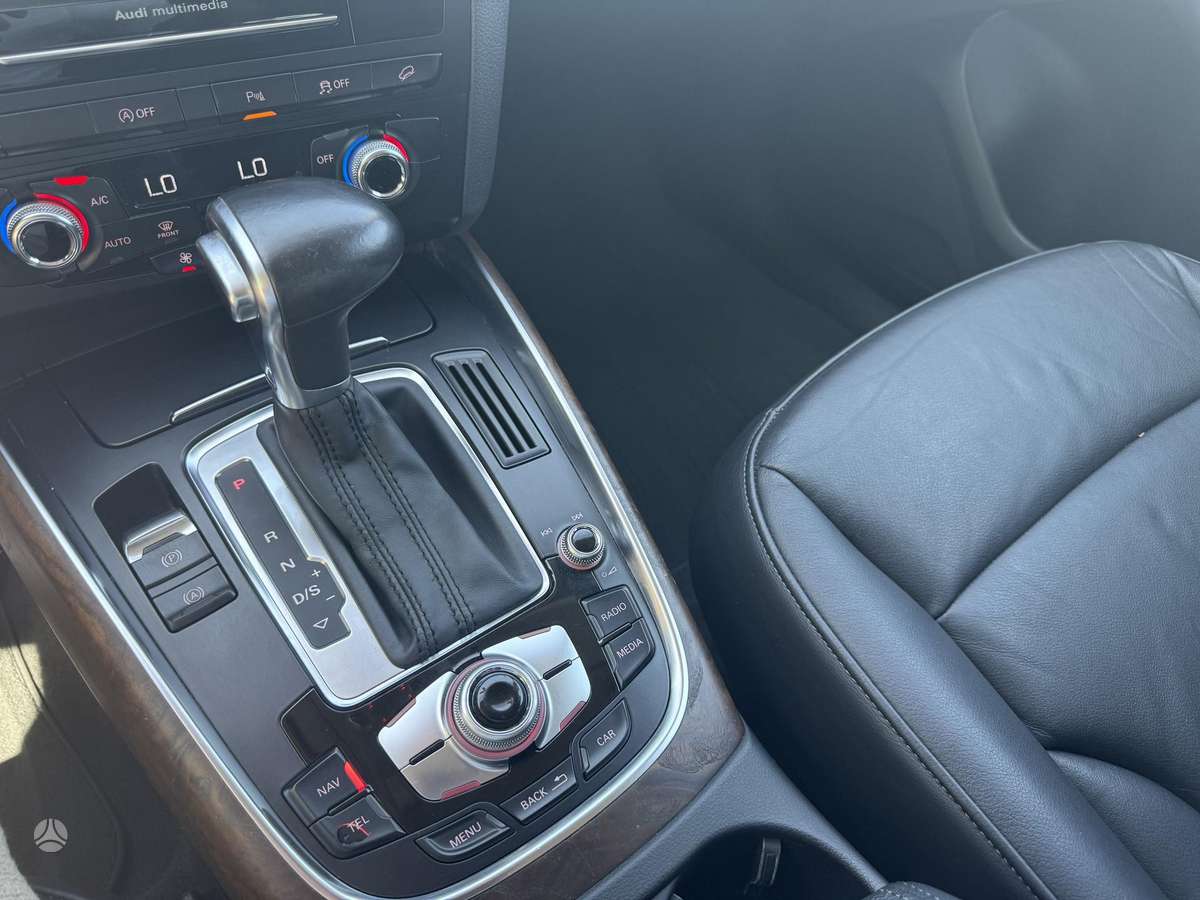 Audi Q5, 2.0 l., off-road / crossover