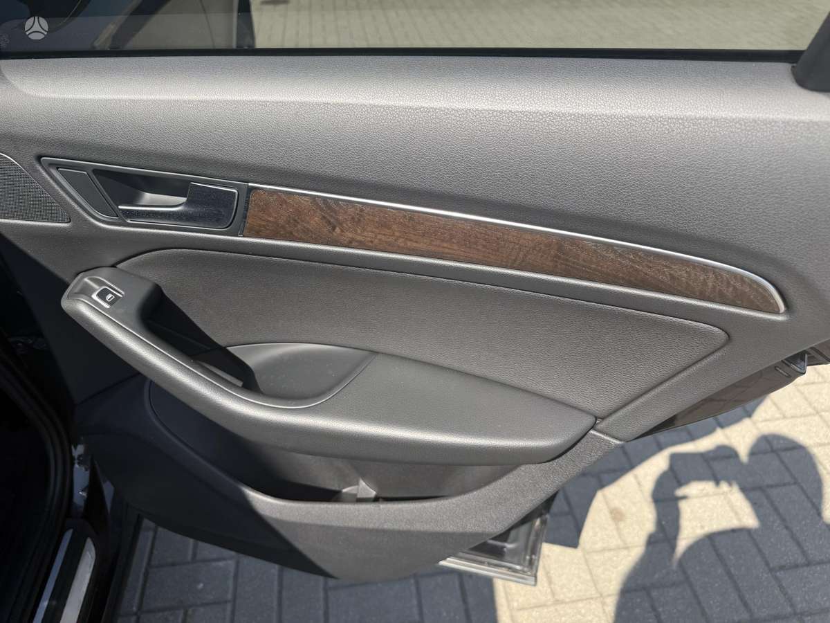 Audi Q5, 2.0 l., off-road / crossover