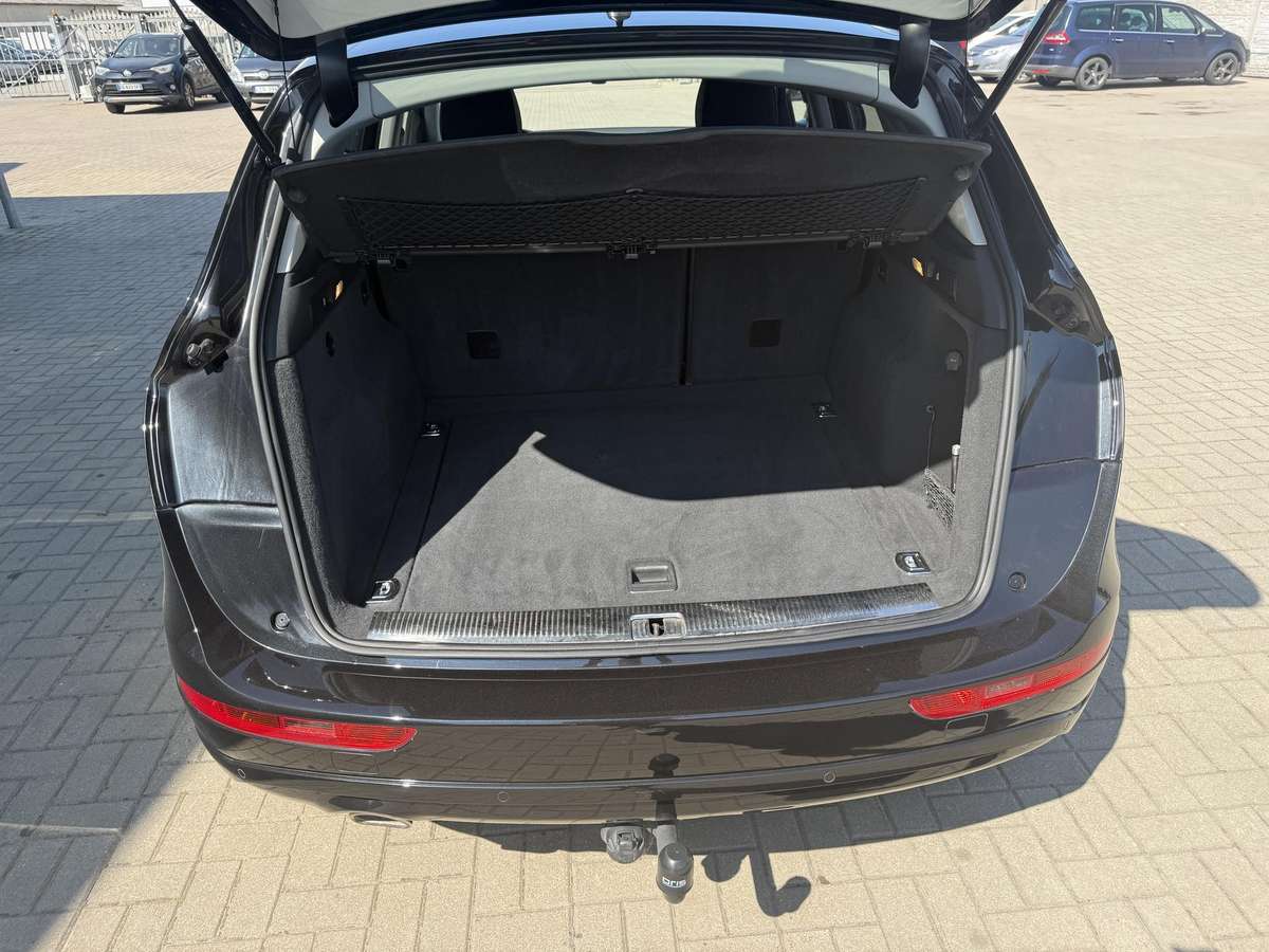 Audi Q5, 2.0 l., off-road / crossover