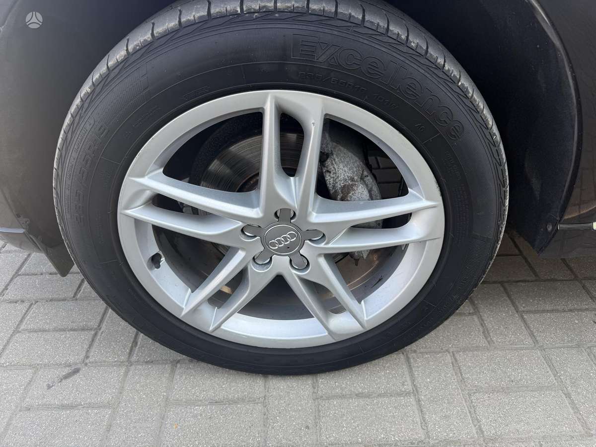 Audi Q5, 2.0 l., off-road / crossover