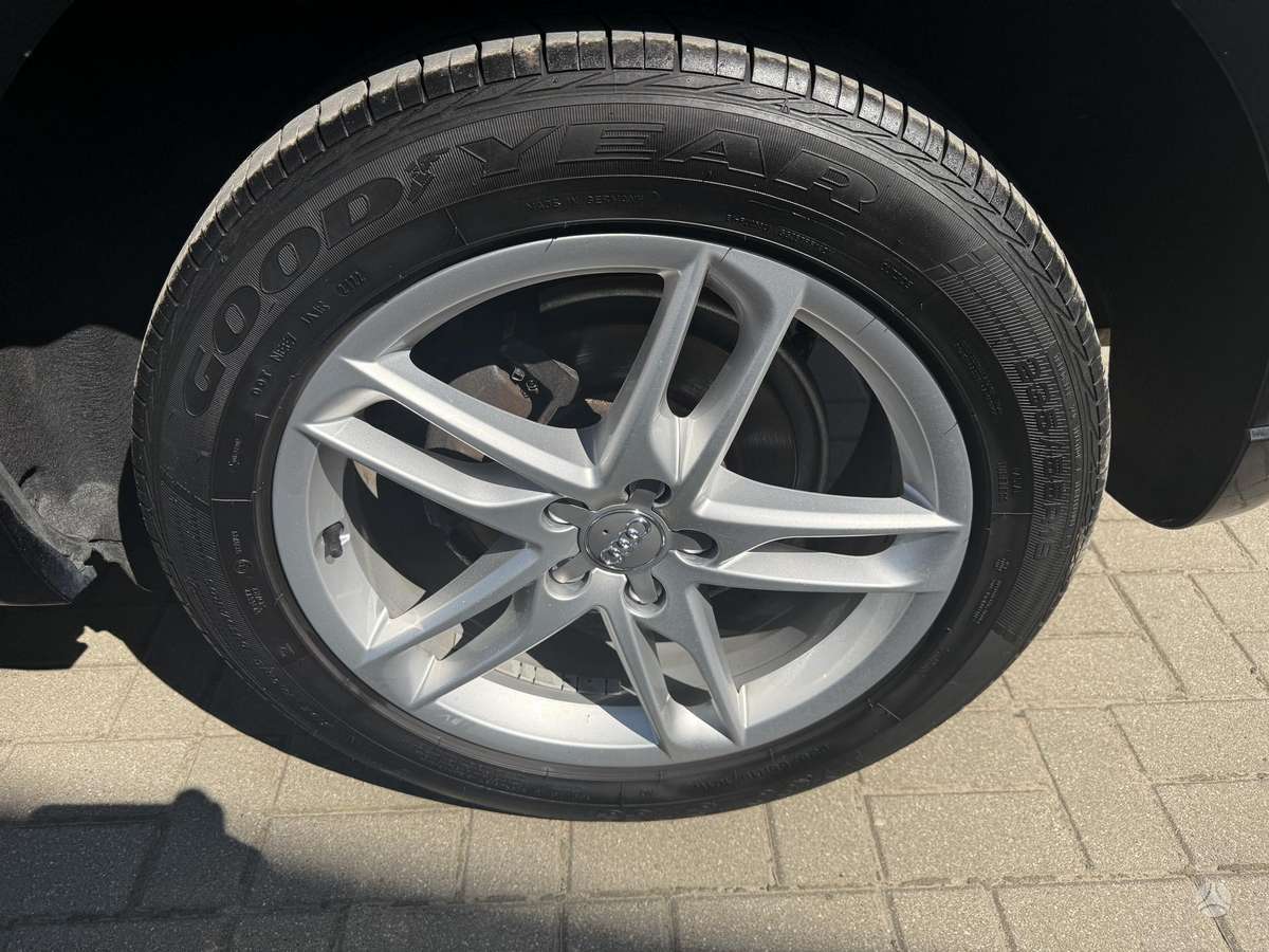 Audi Q5, 2.0 l., off-road / crossover