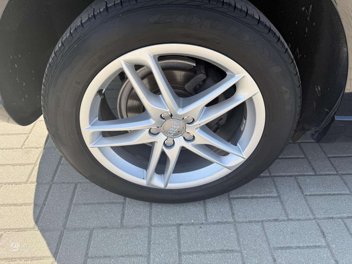 Audi Q5, 2.0 l., off-road / crossover
