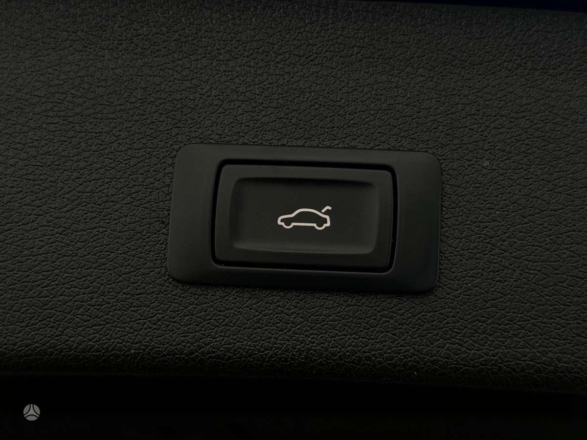 Audi Q5, 2.0 l., off-road / crossover