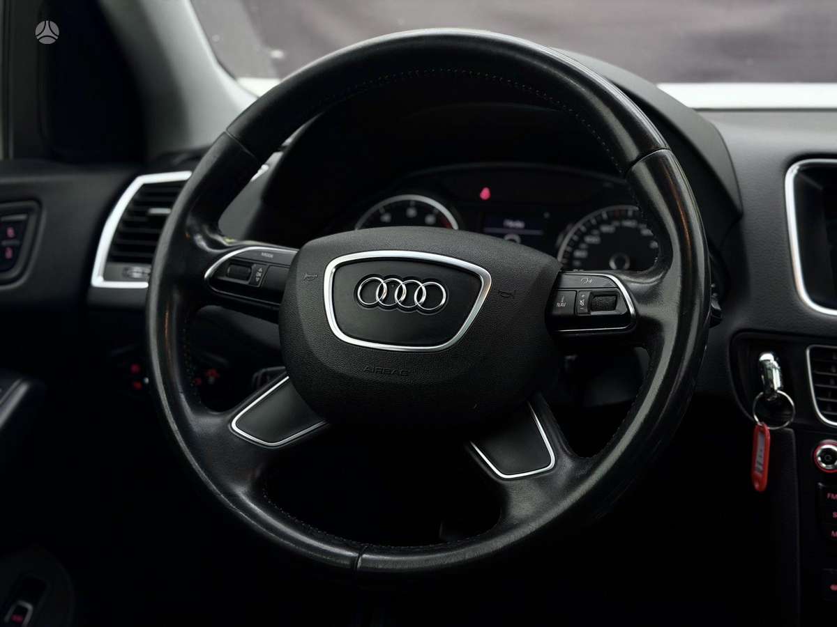 Audi Q5, 2.0 l., off-road / crossover