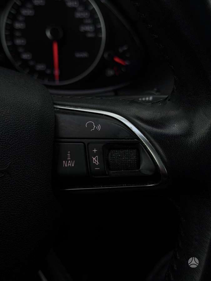 Audi Q5, 2.0 l., off-road / crossover