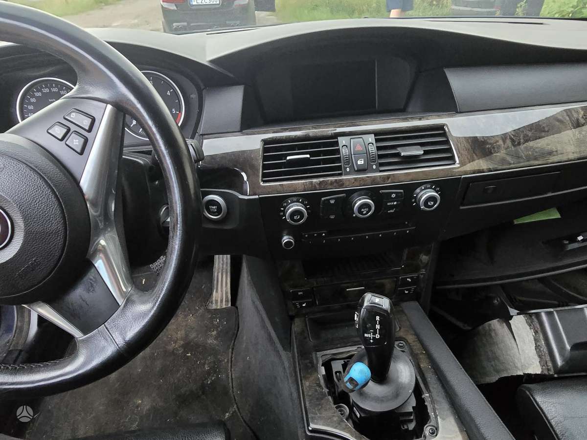 BMW 520 body parts