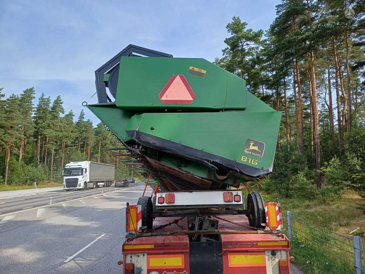John Deere 1075, kombaini