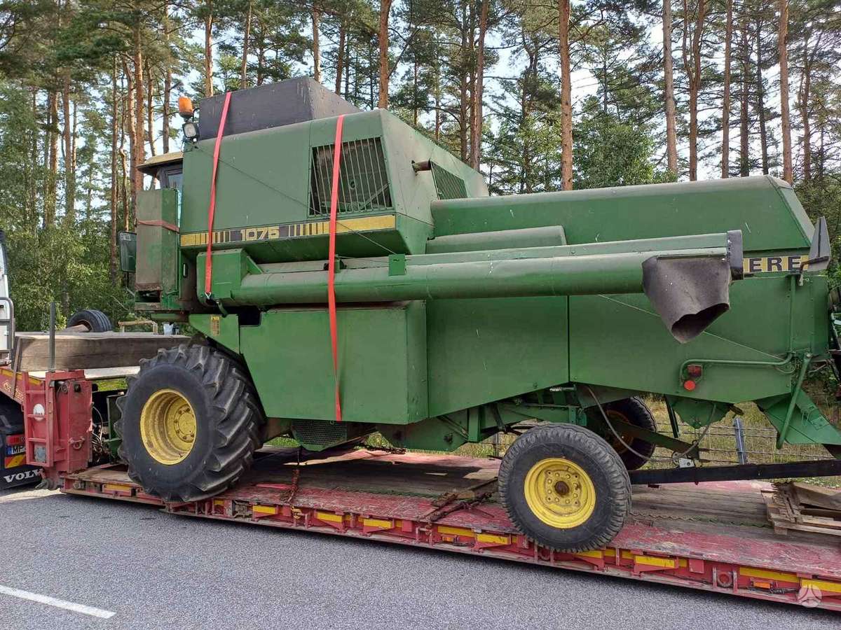 John Deere 1075, kombainai