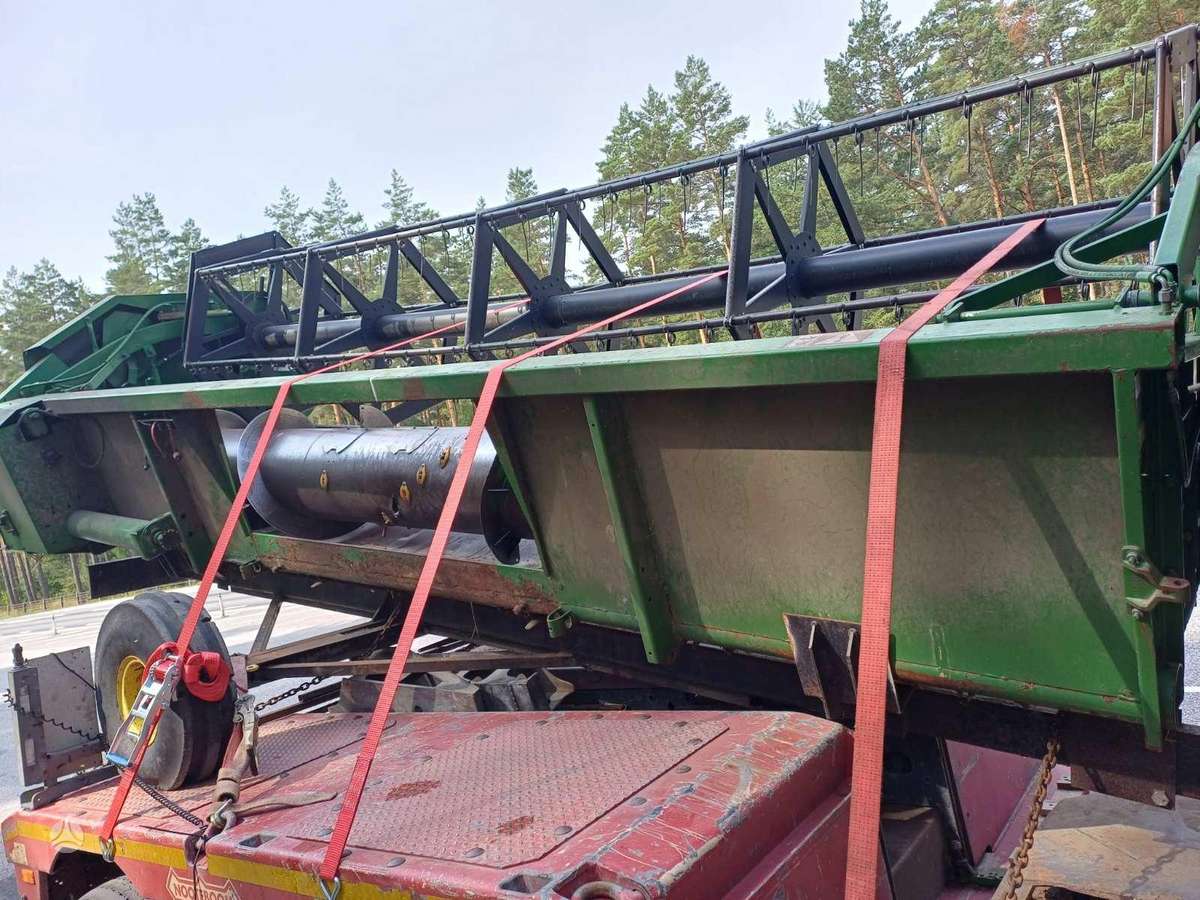 John Deere 1075, kombainai