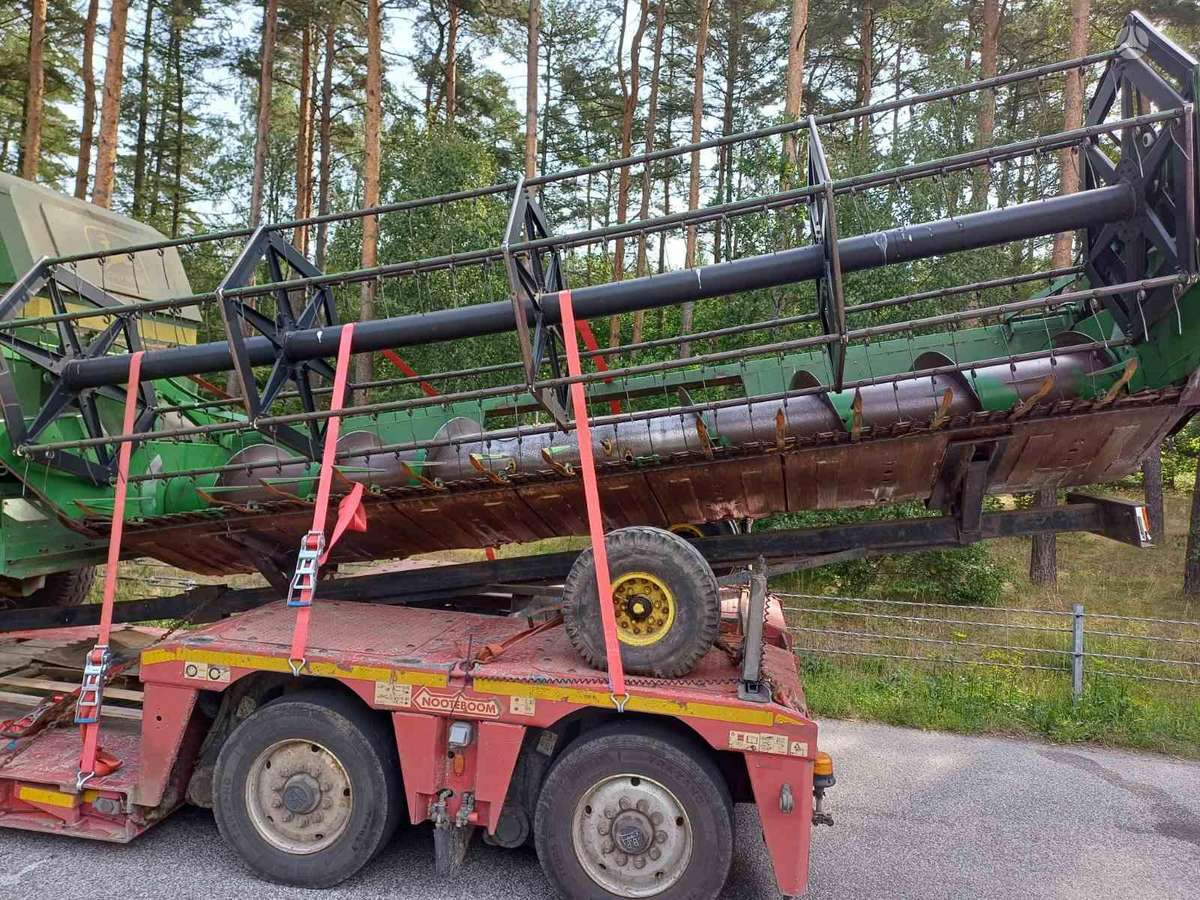 John Deere 1075, kombaini