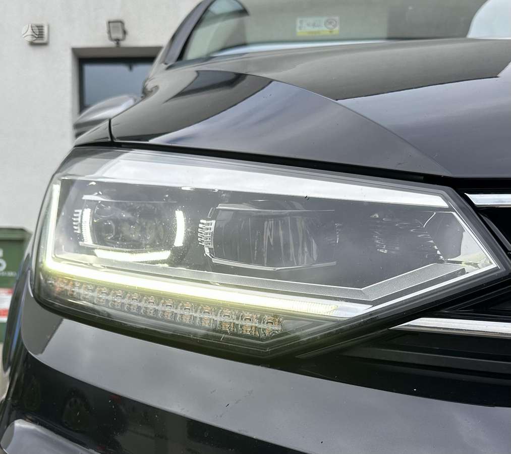 Volkswagen Touran lights