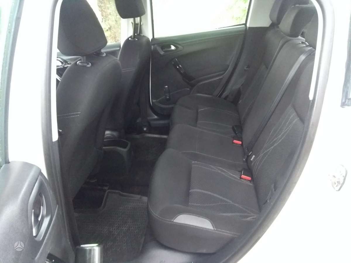Peugeot 208, 1.2 l., hatchback