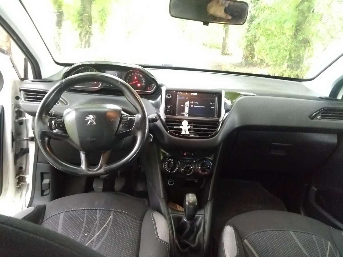 Peugeot 208, 1.2 l., hatchback