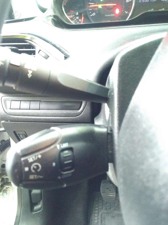 Peugeot 208, 1.2 l., hatchback