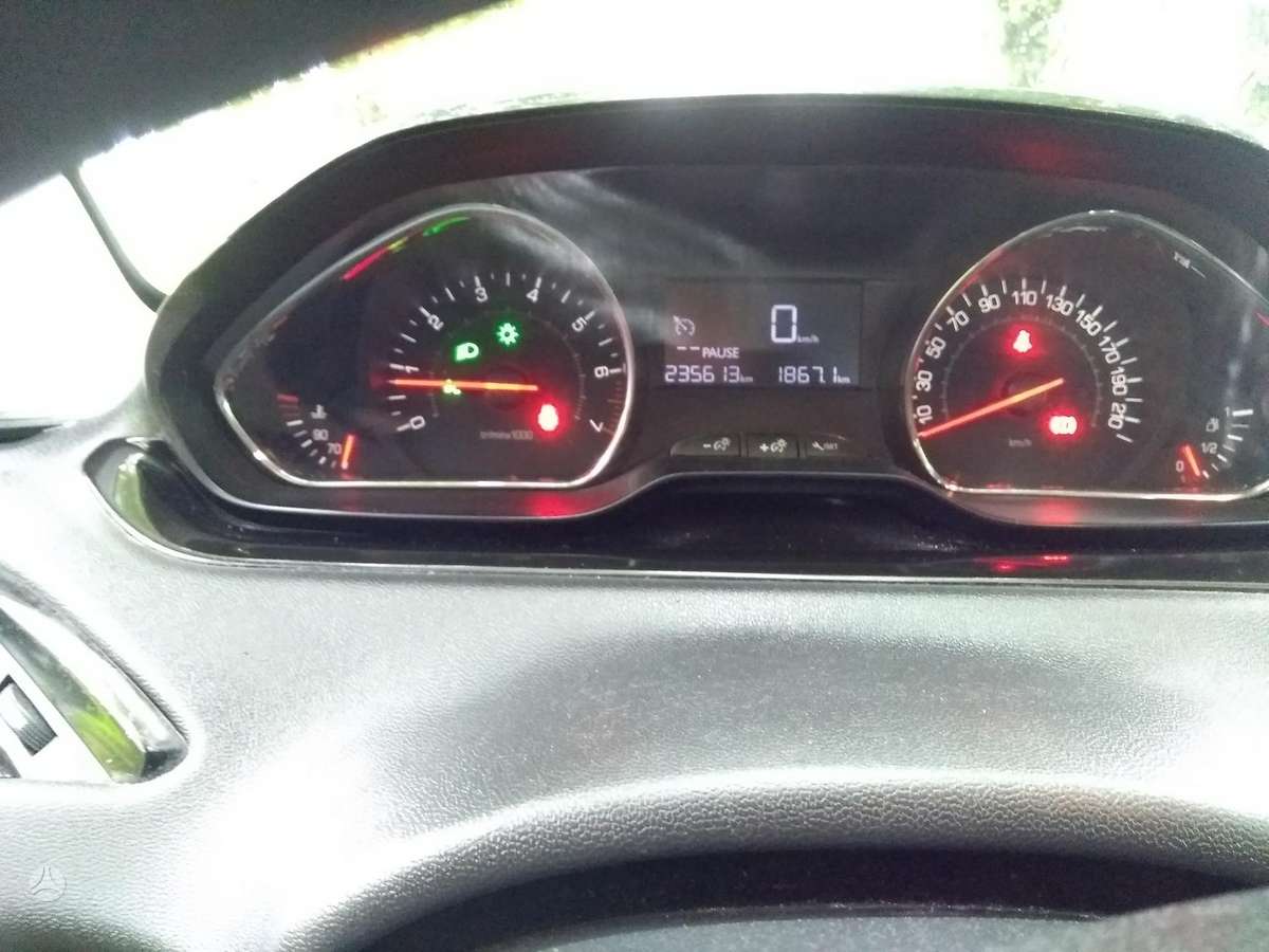 Peugeot 208, 1.2 l., hatchback