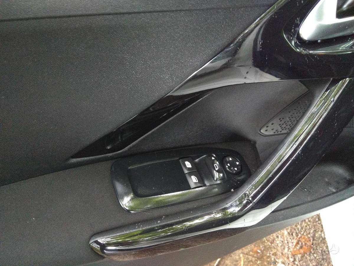 Peugeot 208, 1.2 l., hatchback