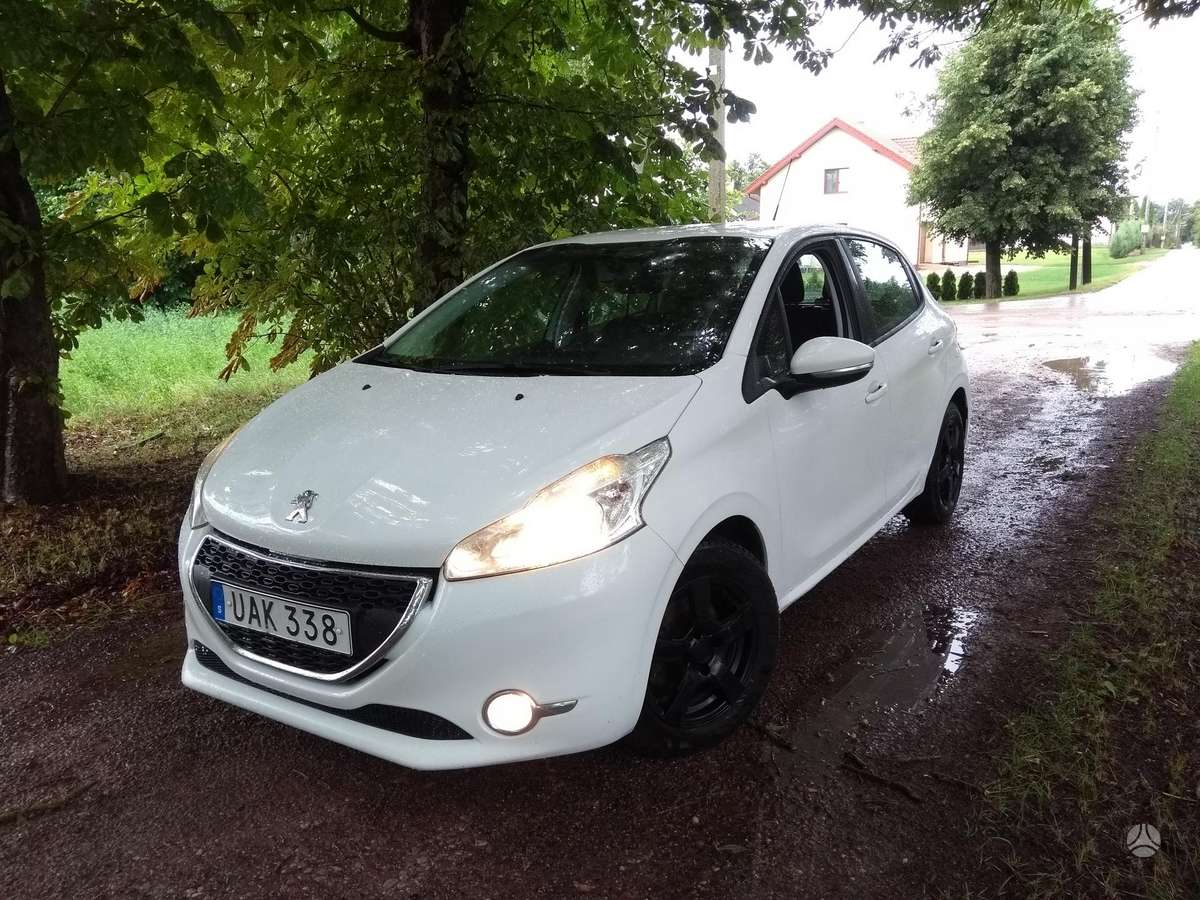 Peugeot 208, 1.2 l., hatchback