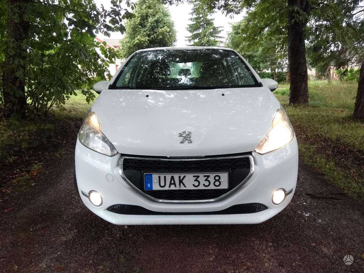 Peugeot 208, 1.2 l., hatchback