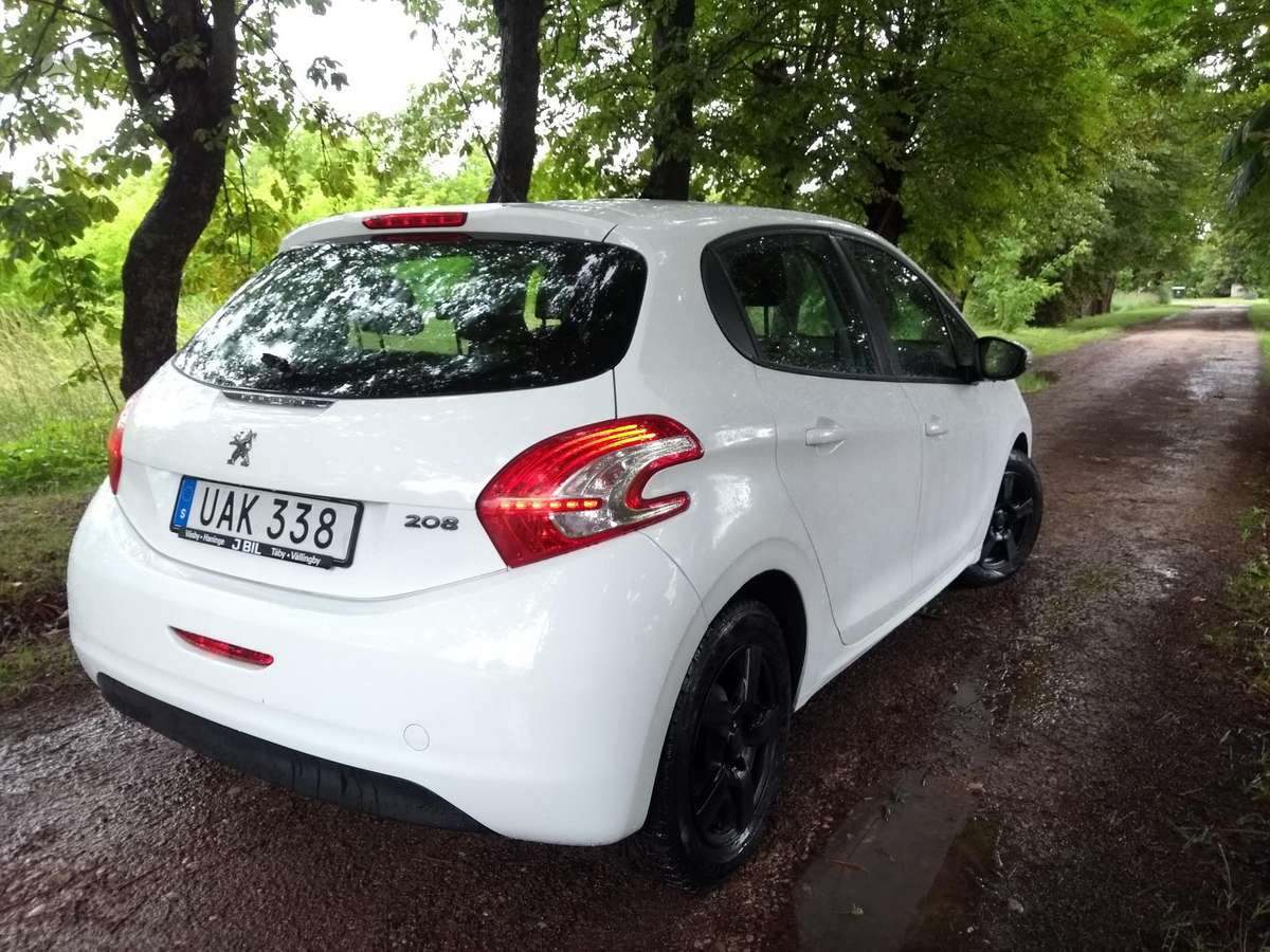 Peugeot 208, 1.2 l., hatchback
