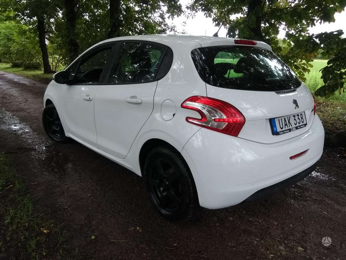 Peugeot 208, 1.2 l., hatchback