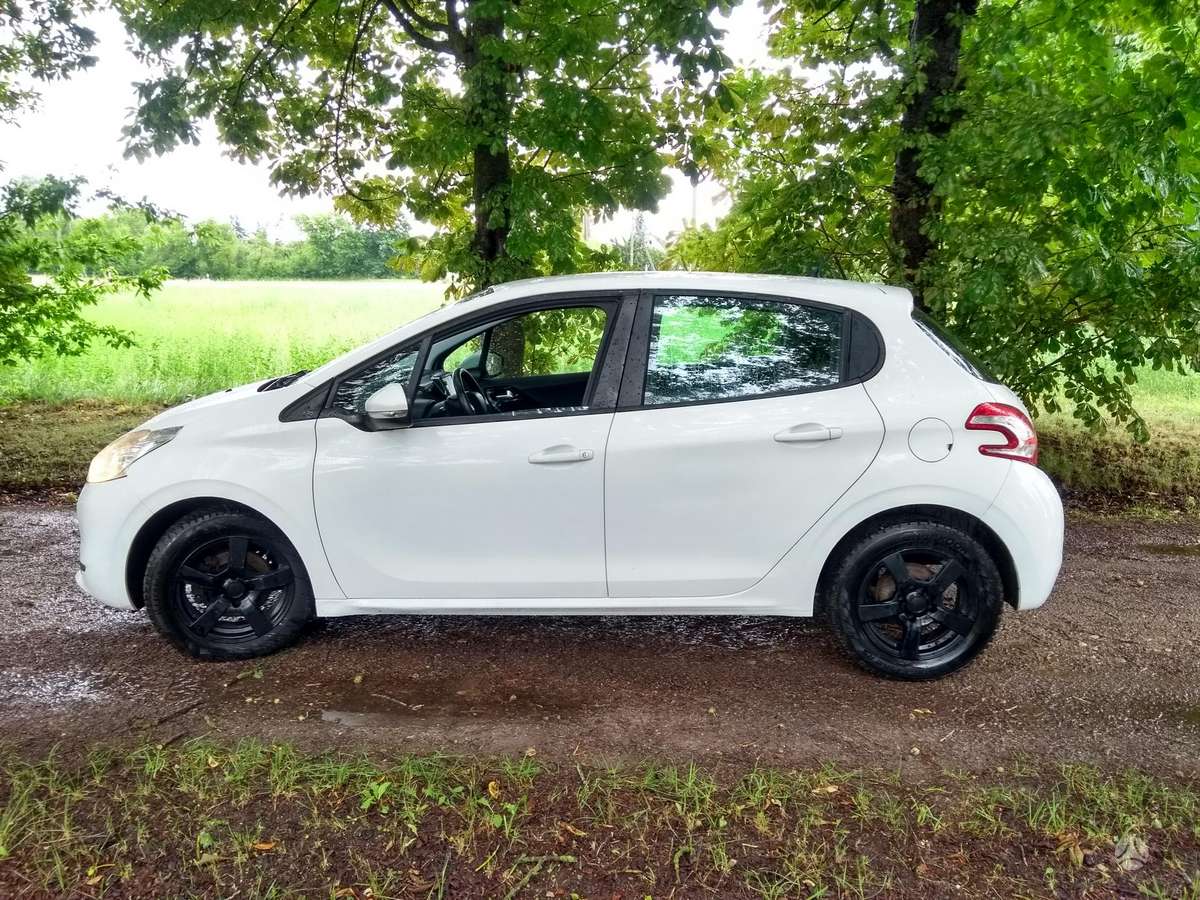 Peugeot 208, 1.2 l., hatchback
