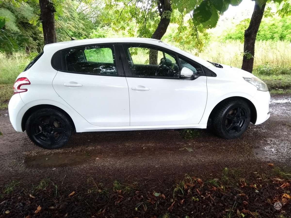 Peugeot 208, 1.2 l., hatchback