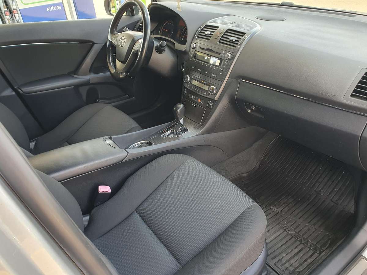 Toyota Avensis - 8