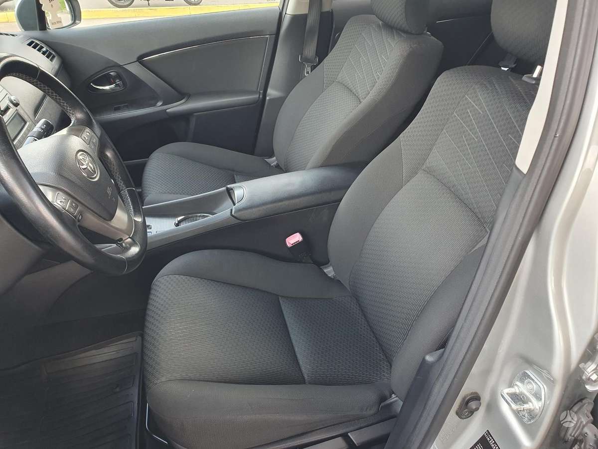 Toyota Avensis - 9