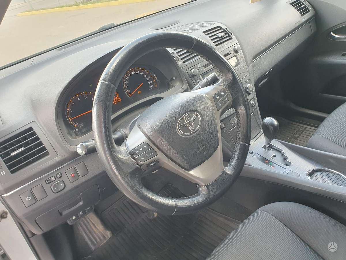 Toyota Avensis - 11