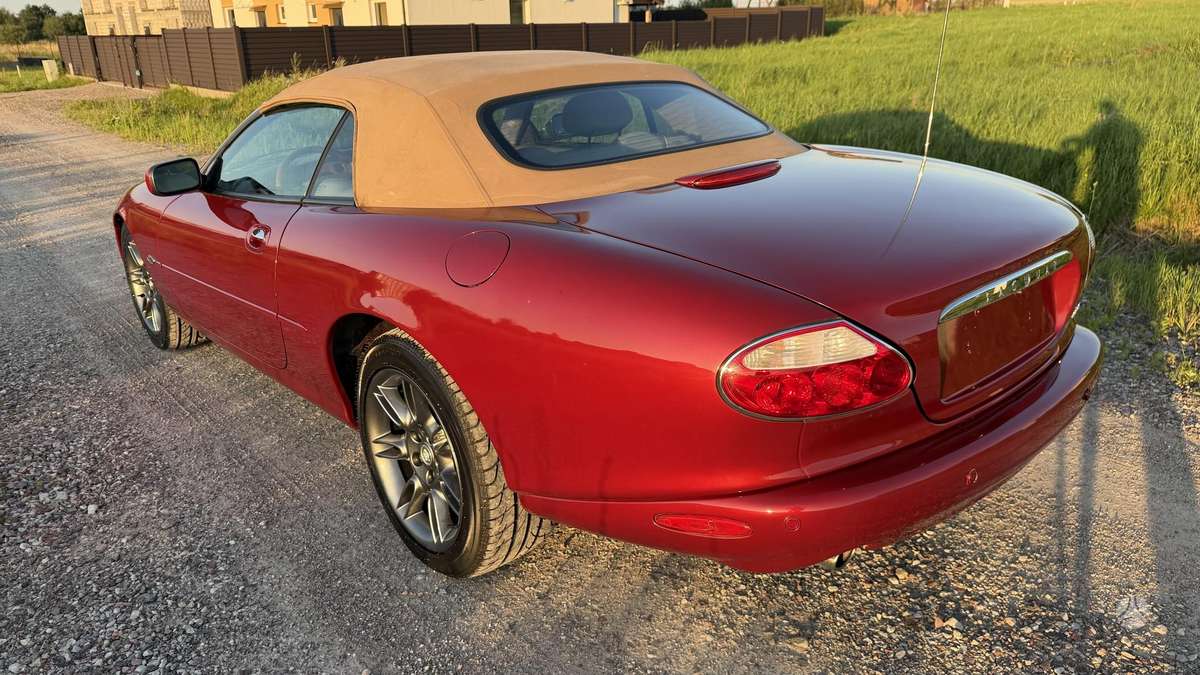 Jaguar XK8, 4.0 l., convertible