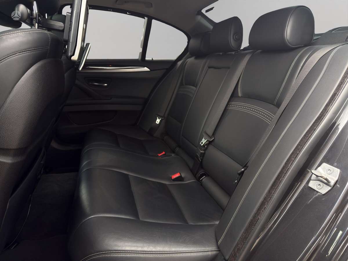 BMW 550, 4.4 l., Седан