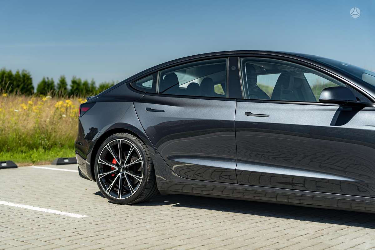 Tesla Model 3, 82 kWh, hatchback
