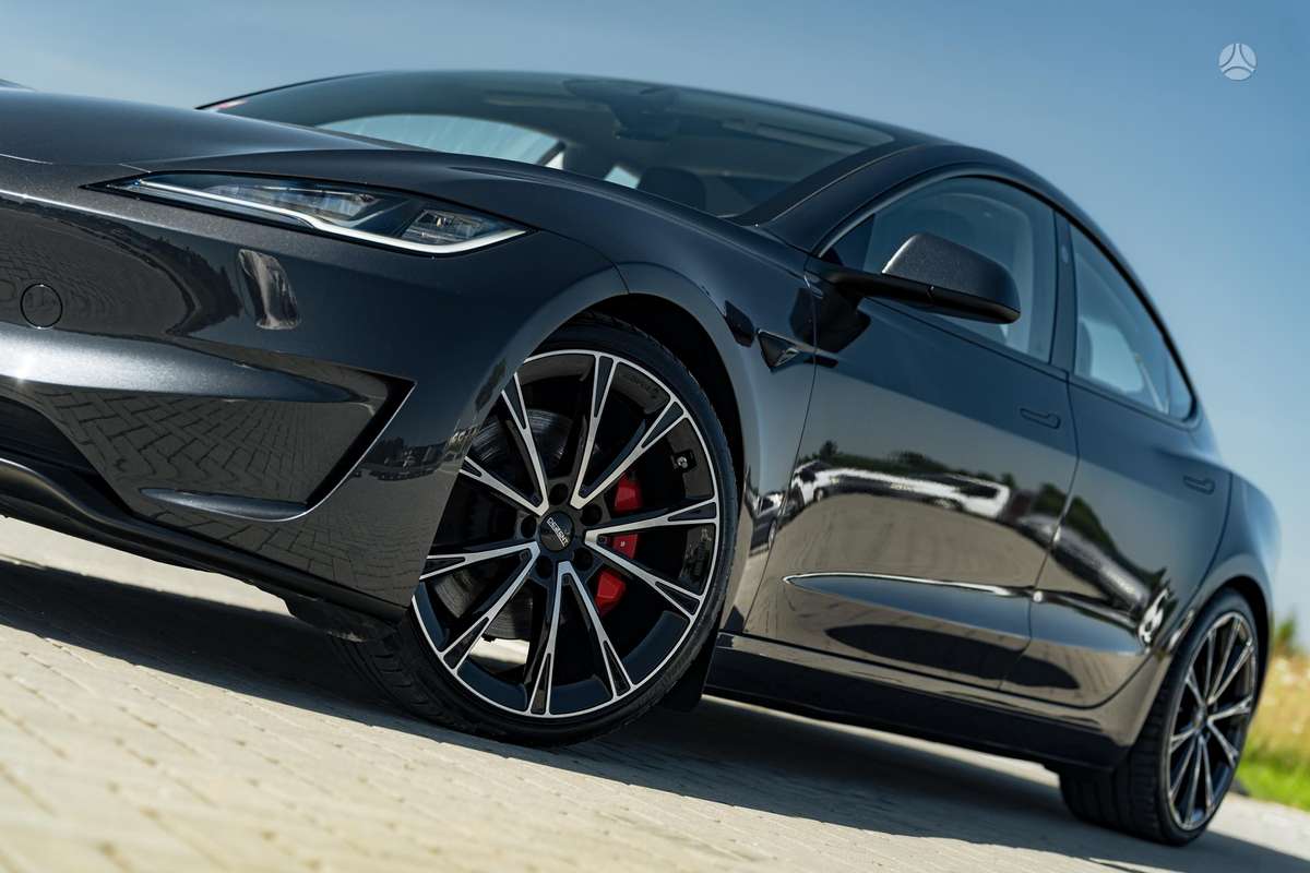 Tesla Model 3, 82 kWh, hatchback