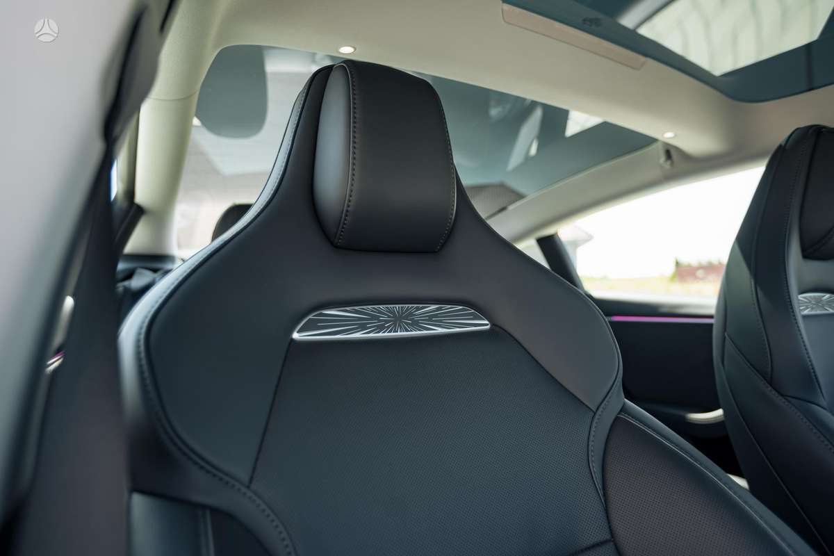 Tesla Model 3, 82 kWh, hatchback