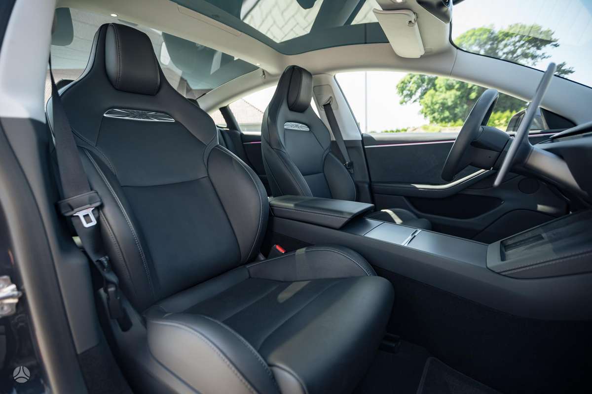 Tesla Model 3, 82 kWh, hatchback
