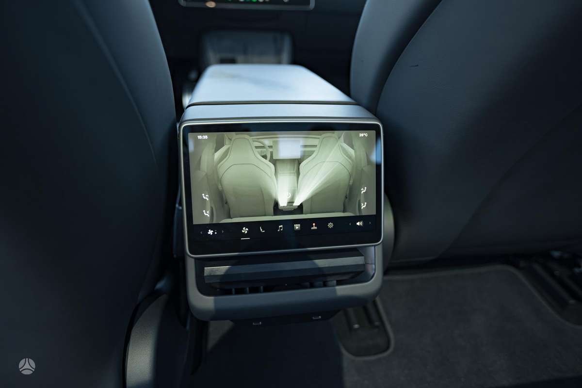 Tesla Model 3, 82 kWh, hatchback