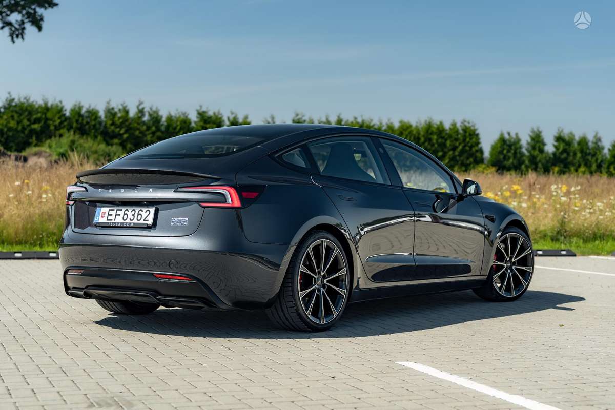 Tesla Model 3, 82 kWh, hatchback