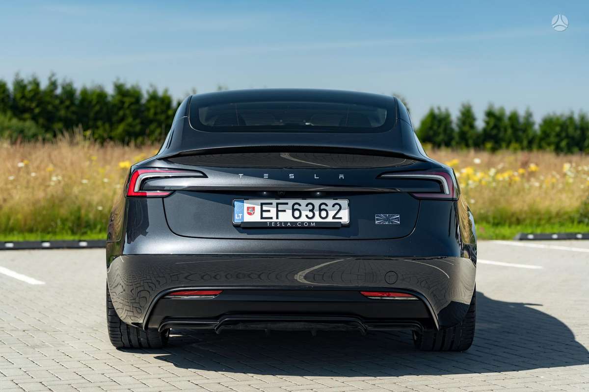 Tesla Model 3, 82 kWh, hatchback