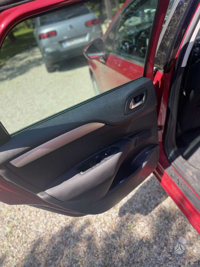 Citroen C4, 1.6 l., hatchback