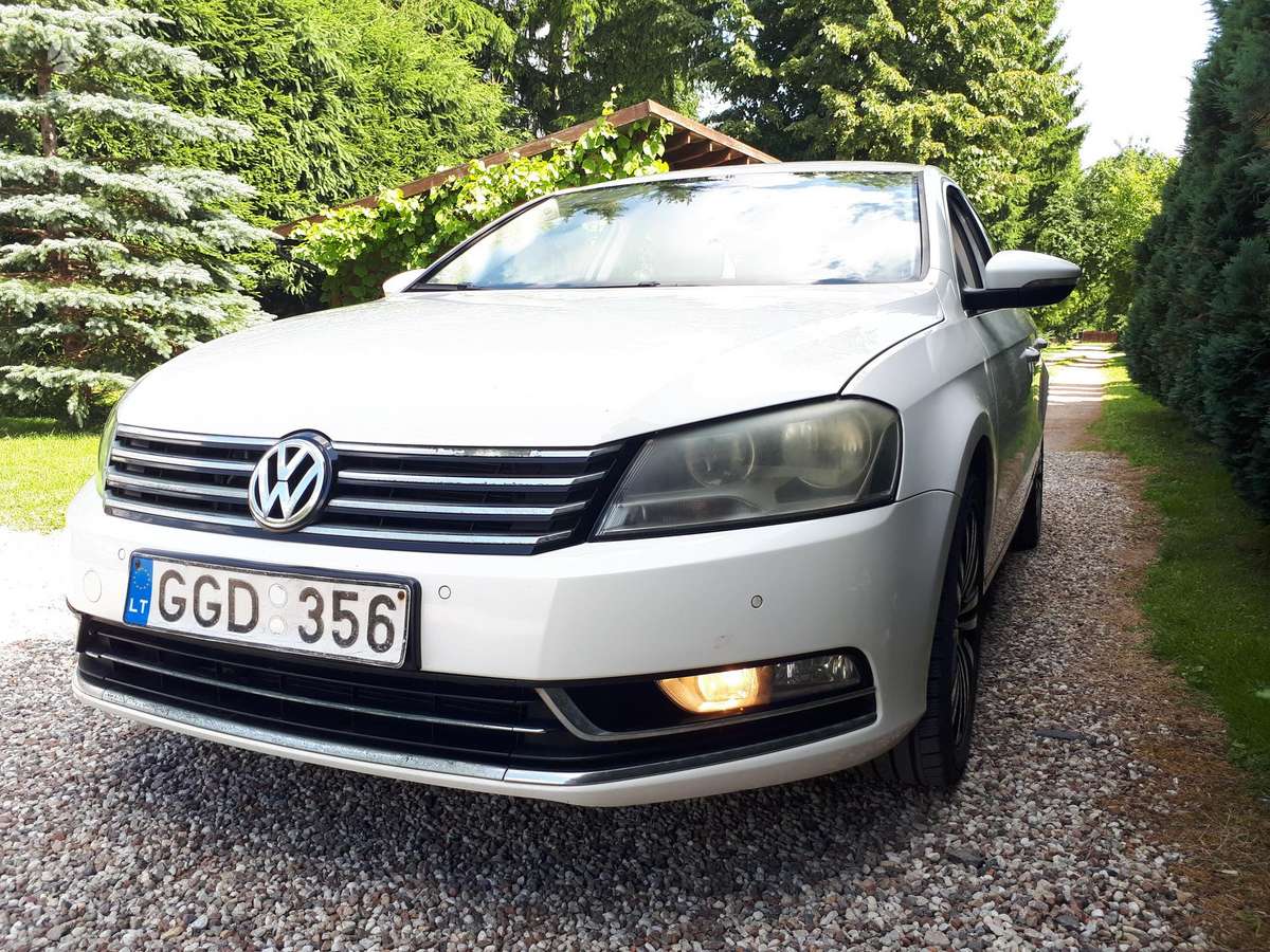 Volkswagen Passat - 4
