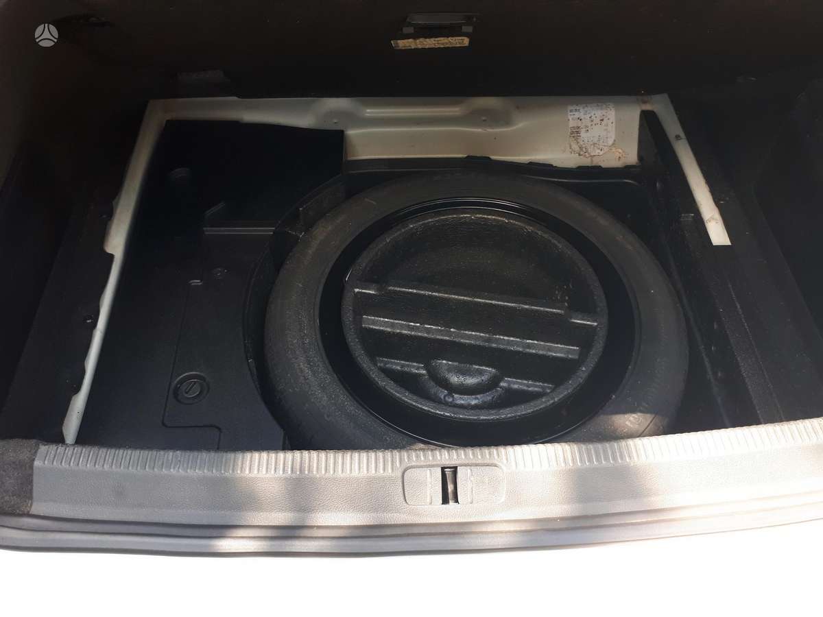 Volkswagen Passat - 8