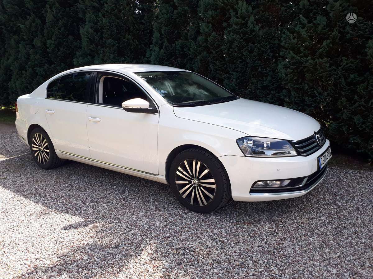 Volkswagen Passat - 1