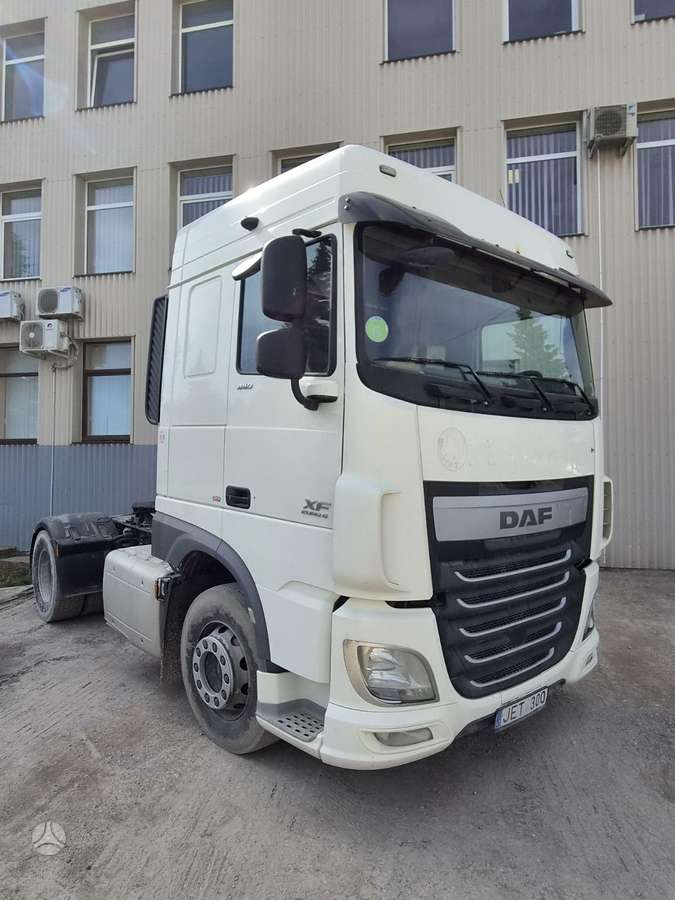 DAF XF105. 440 FT ADR, double sleeper