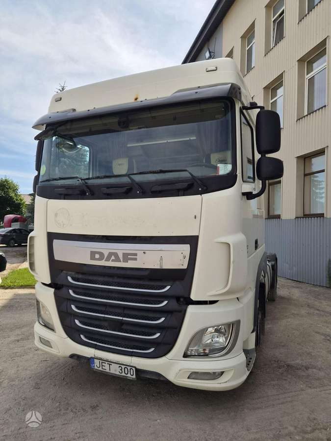 DAF XF105. 440 FT ADR, double sleeper