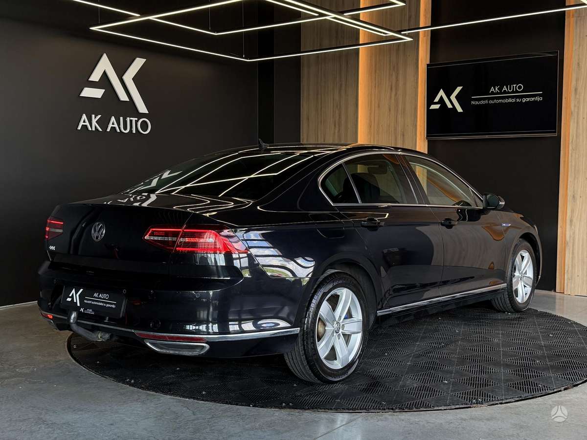 Volkswagen Passat - 12