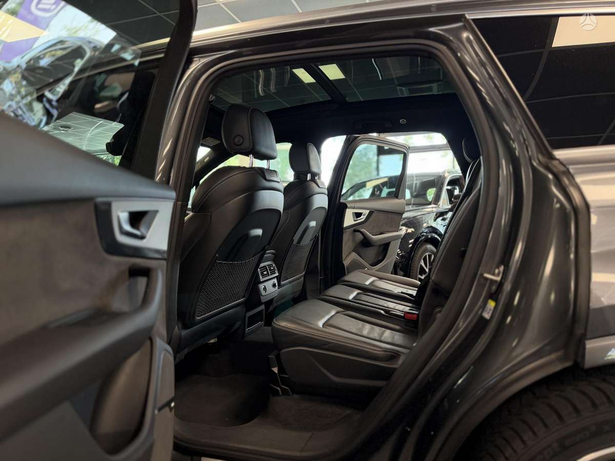 Audi Q7, 3.0 l., off-road / crossover